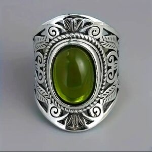 New Green stone silver look ring size 12